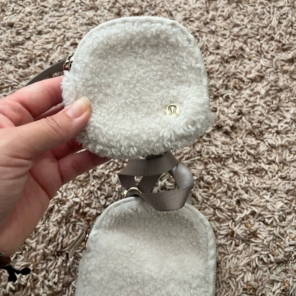 Lululemon Modular Phone Crossbody Bag Fleece Sherpa